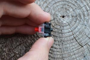 Mechanical keyboard switch left side open