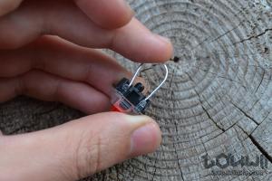 Mechanical keyboard switch with custom tool for opening
