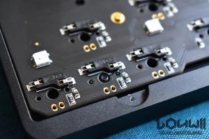 Idobao ID80 detail of inserting 5-pins PCB from the bottom